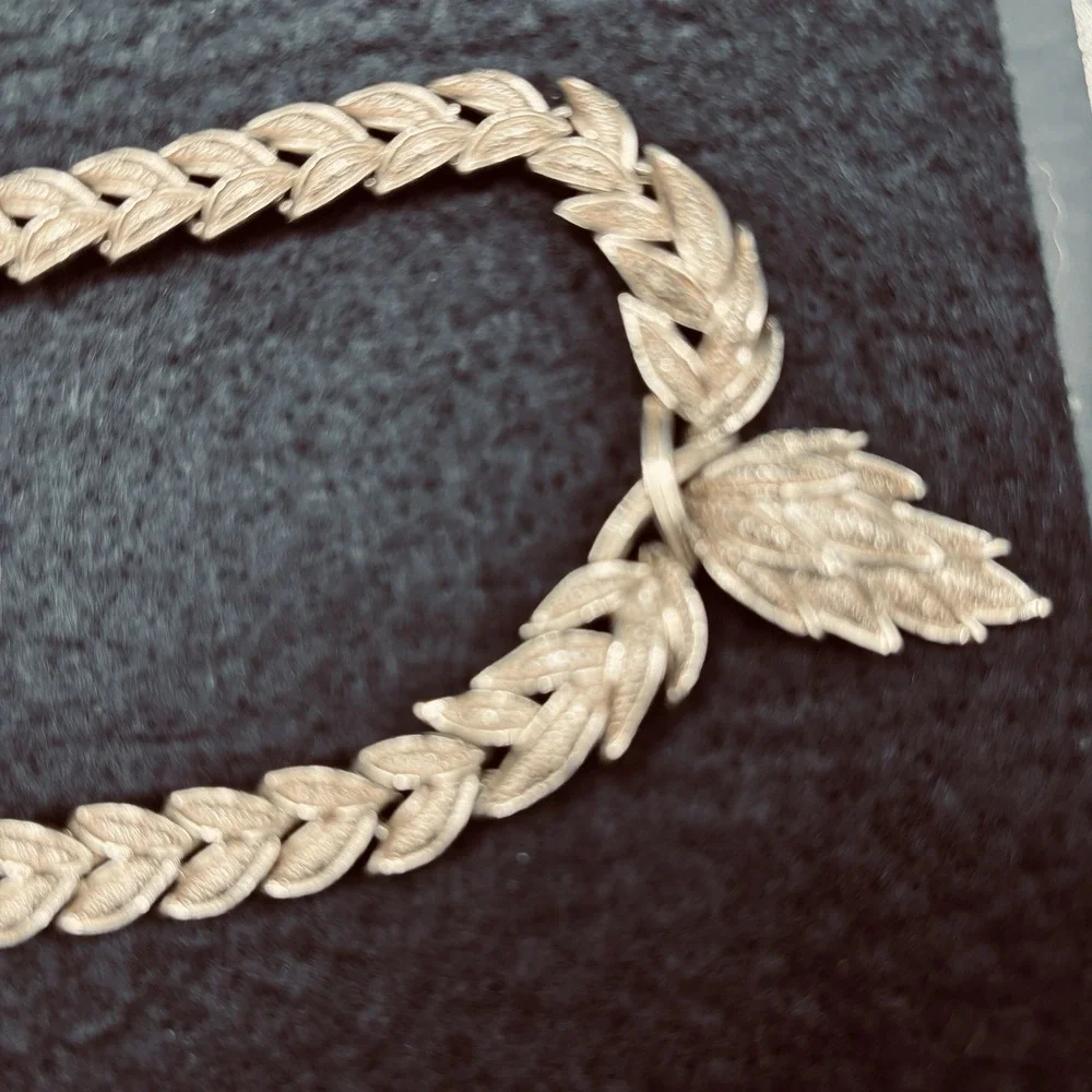 Vtg Coro Gold Tone  Laurel Leaf Collar/Choker Necklace Mid Century Botanical
